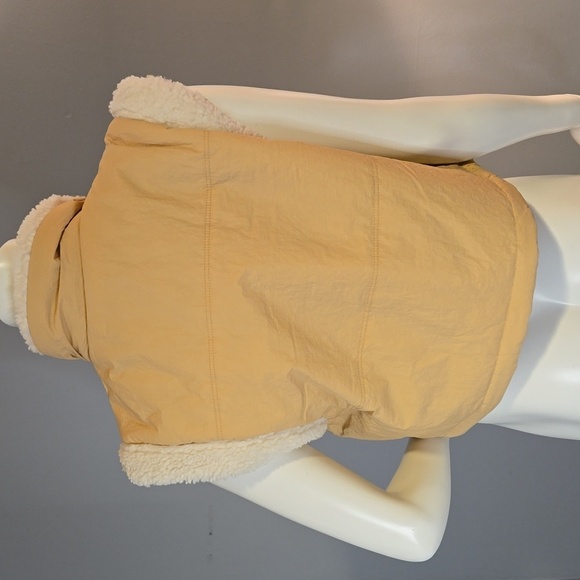 Thread & Supply Cream Lightweight Vest with High Collar and Cozy Lining Size S - Picture 3 of 11